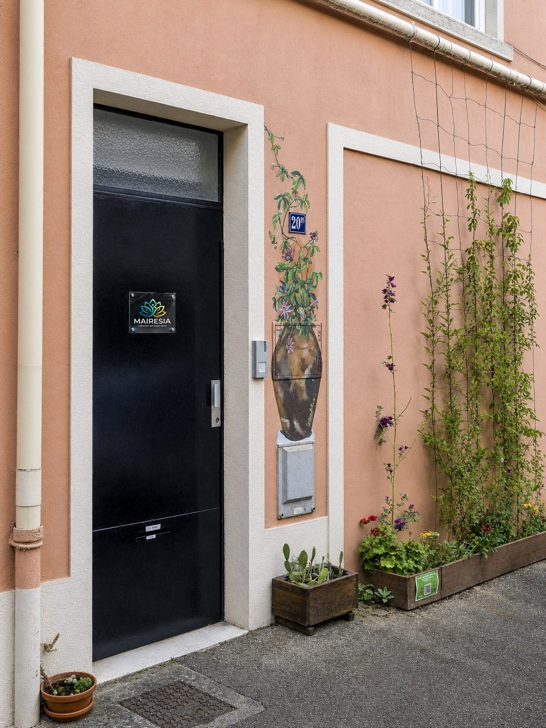 Entrée du salon de massage Mairesia, 20 bis rue Songieu à Villeurbanne