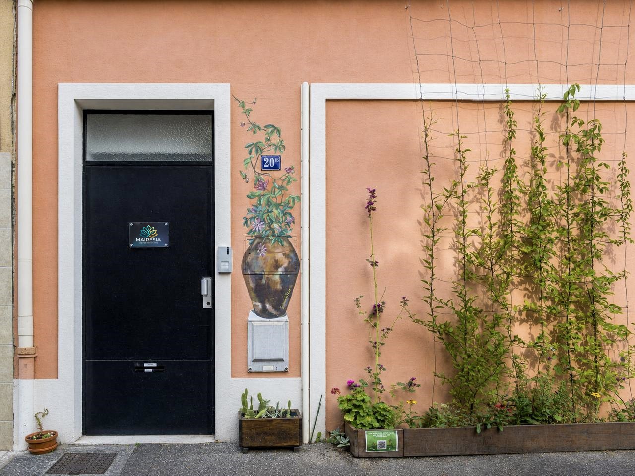Façade du salon de massage Mairesia au 20 bis rue Songieu à Villeurbanne